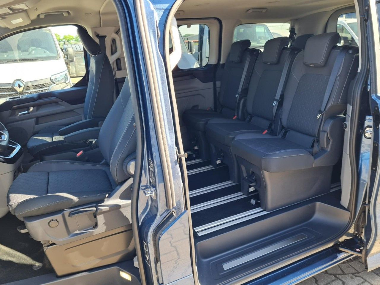 Ford Tourneo Custom 320 Titanium L1 AG 8-Sitze LED KA - Keleivinis furgonas: foto 2 Ford Tourneo Custom 320 Titanium L1 AG 8-Sitze LED KA - Keleivinis furgonas: foto 2