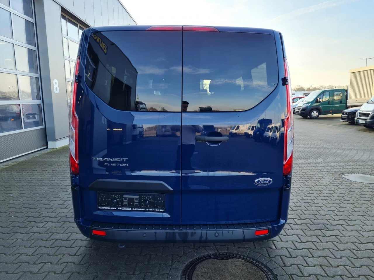 Ford Transit Custom Kombi 320 L2 Trend 9 Sitze PDC - Mikroautobusas, Keleivinis furgonas: foto 5 Ford Transit Custom Kombi 320 L2 Trend 9 Sitze PDC - Mikroautobusas, Keleivinis furgonas: foto 5