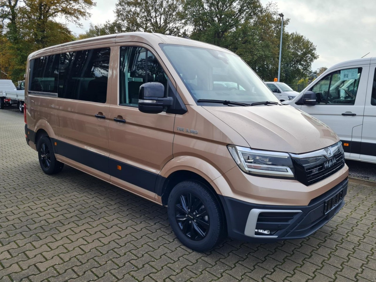 MAN Man TGE 3.180 TDi Kombi 9 Sitze ALU KAMERA LED LEDER Sonderumbau - Mikroautobusas, Keleivinis furgonas: foto 3 MAN Man TGE 3.180 TDi Kombi 9 Sitze ALU KAMERA LED LEDER Sonderumbau - Mikroautobusas, Keleivinis furgonas: foto 3