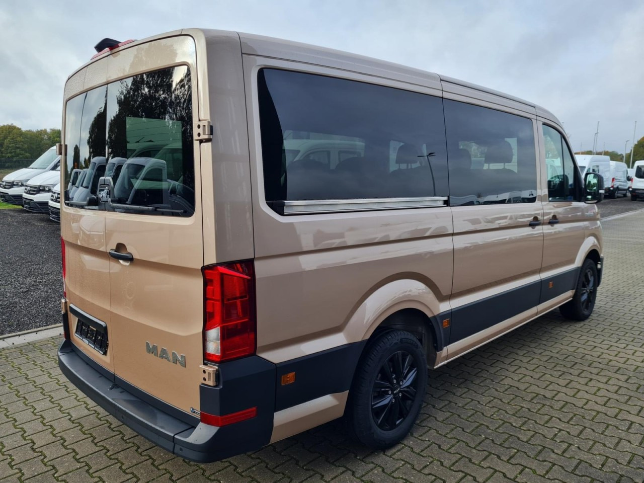 Man TGE 3.180 TDi Kombi 9 Sitze ALU KAMERA LED LEDER Sonderumbau - Mikroautobusas, Keleivinis furgonas: foto 4 Man TGE 3.180 TDi Kombi 9 Sitze ALU KAMERA LED LEDER Sonderumbau - Mikroautobusas, Keleivinis furgonas: foto 4