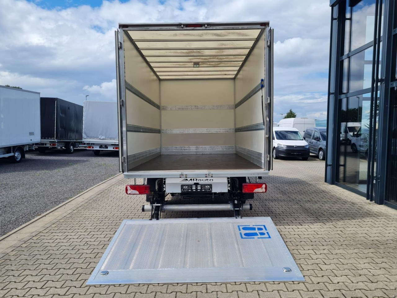 Mercedes-Benz Sprinter 315 CDI Koffer LBW RWD KLIMA TEMPOMAT - Furgonas su krovinių dėže: foto 5 Mercedes-Benz Sprinter 315 CDI Koffer LBW RWD KLIMA TEMPOMAT - Furgonas su krovinių dėže: foto 5