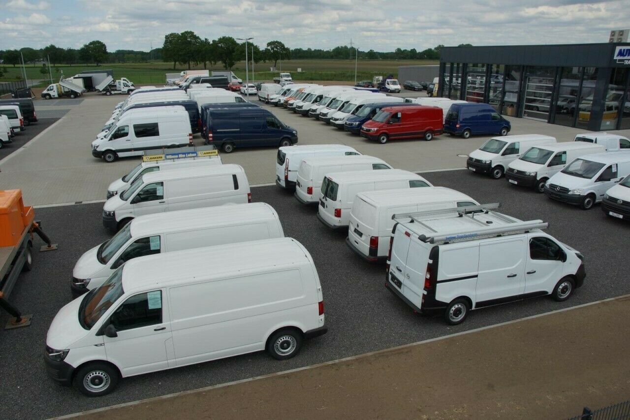 Mercedes-Benz Sprinter 315 CDI Koffer RWD KLIMA TEMPOMAT RWD - Furgonas su krovinių dėže: foto 4 Mercedes-Benz Sprinter 315 CDI Koffer RWD KLIMA TEMPOMAT RWD - Furgonas su krovinių dėže: foto 4