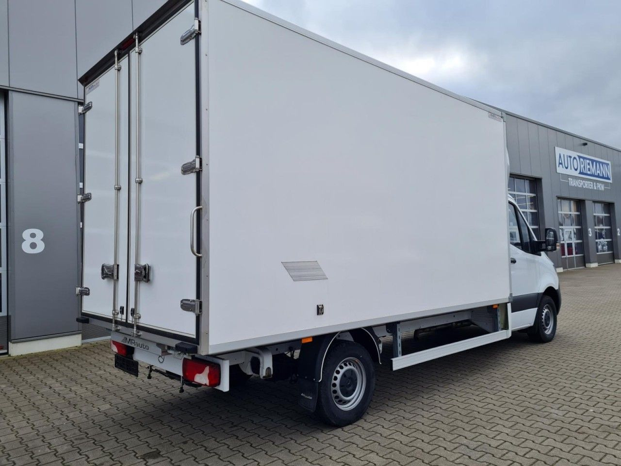Mercedes-Benz Sprinter 315 CDi Koffer lang MBux, Klima - Furgonas su krovinių dėže: foto 4 Mercedes-Benz Sprinter 315 CDi Koffer lang MBux, Klima - Furgonas su krovinių dėže: foto 4