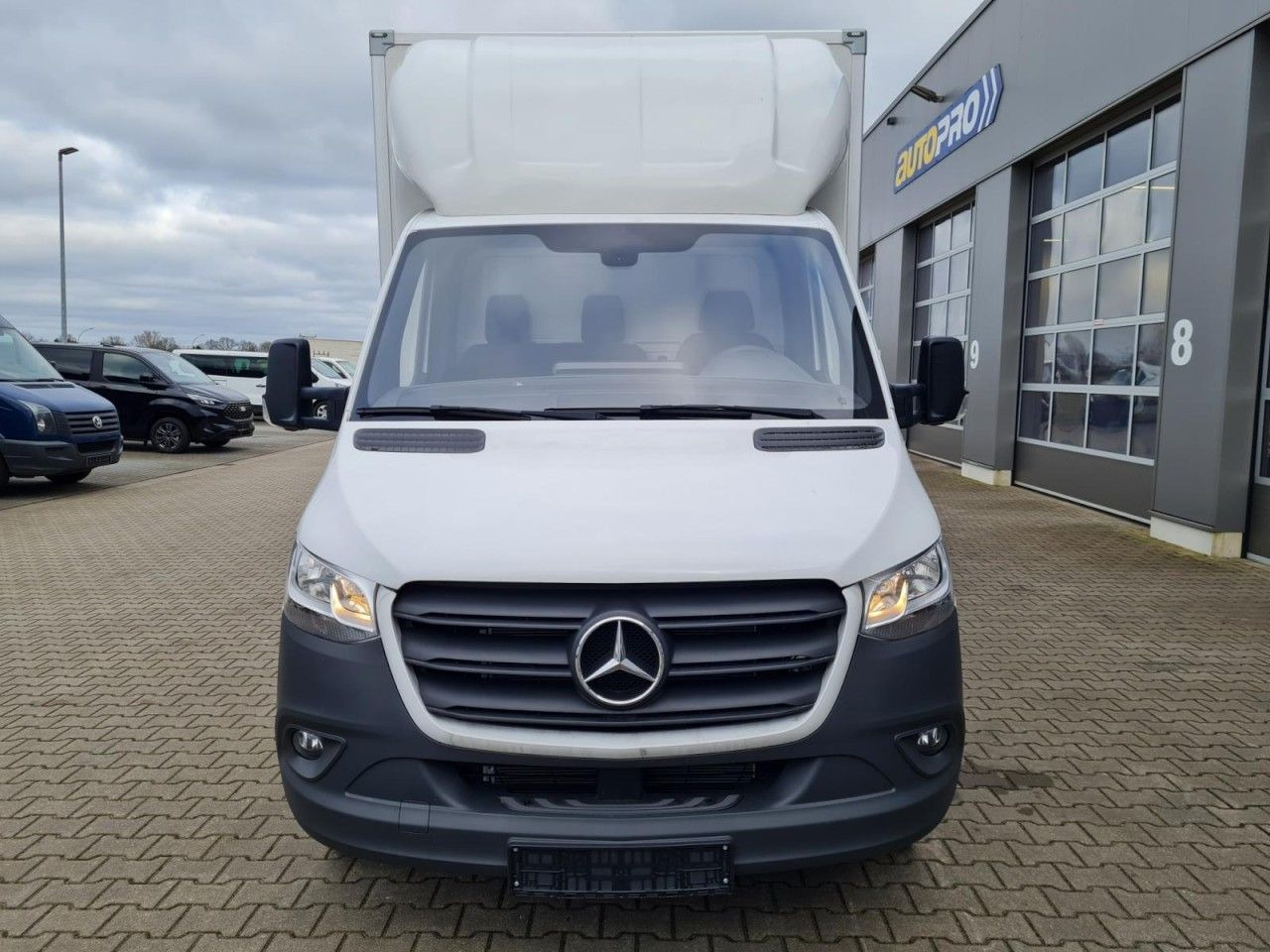 Mercedes-Benz Sprinter 315 Koffer lang MBux KLIMA NAVI TEMPOMA - Furgonas su krovinių dėže: foto 2 Mercedes-Benz Sprinter 315 Koffer lang MBux KLIMA NAVI TEMPOMA - Furgonas su krovinių dėže: foto 2