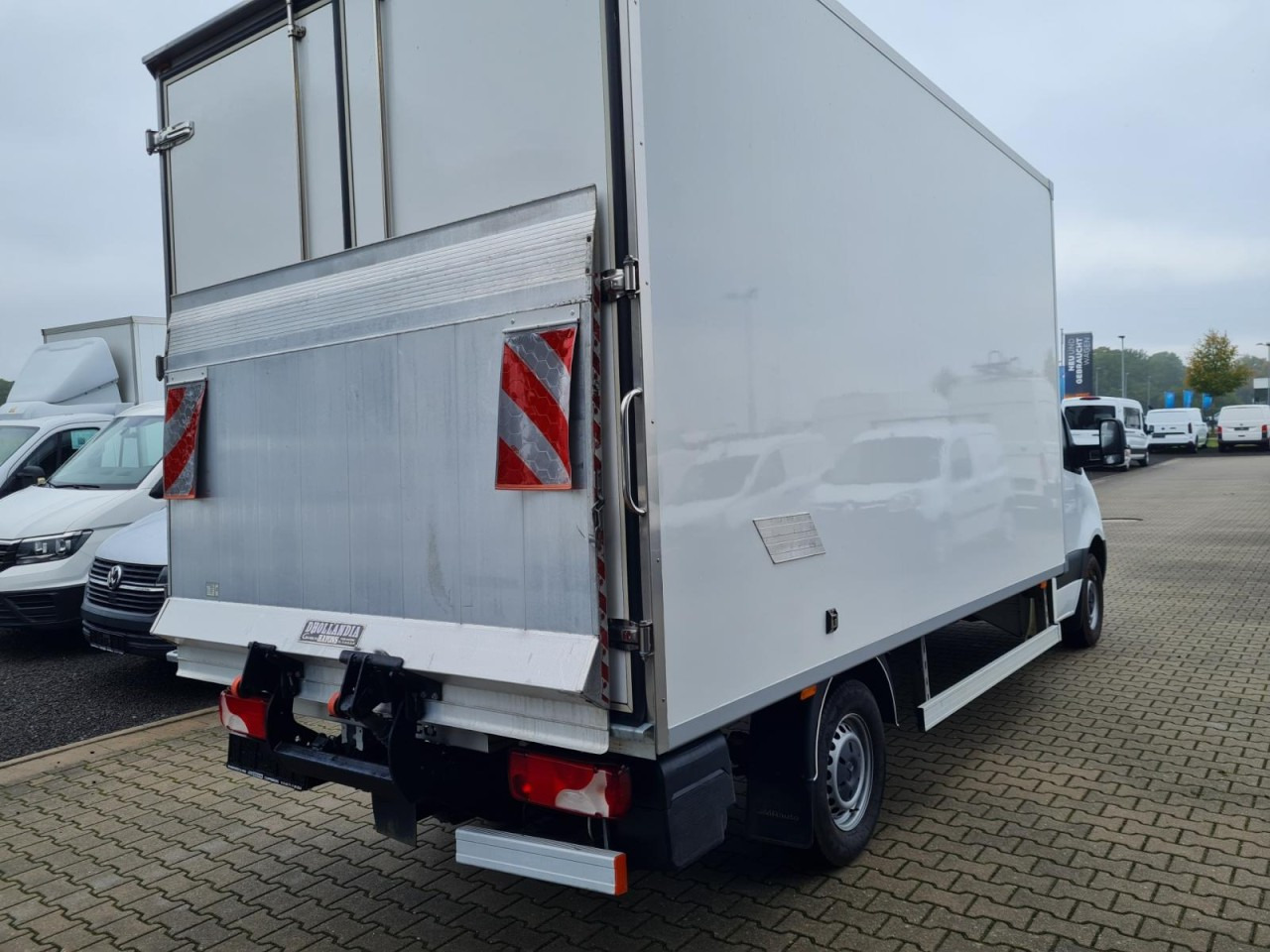 Mercedes-Benz Sprinter 315 RWD Möbel Koffer LBW KLIMA TEMPOMAT - Furgonas su krovinių dėže: foto 4 Mercedes-Benz Sprinter 315 RWD Möbel Koffer LBW KLIMA TEMPOMAT - Furgonas su krovinių dėže: foto 4