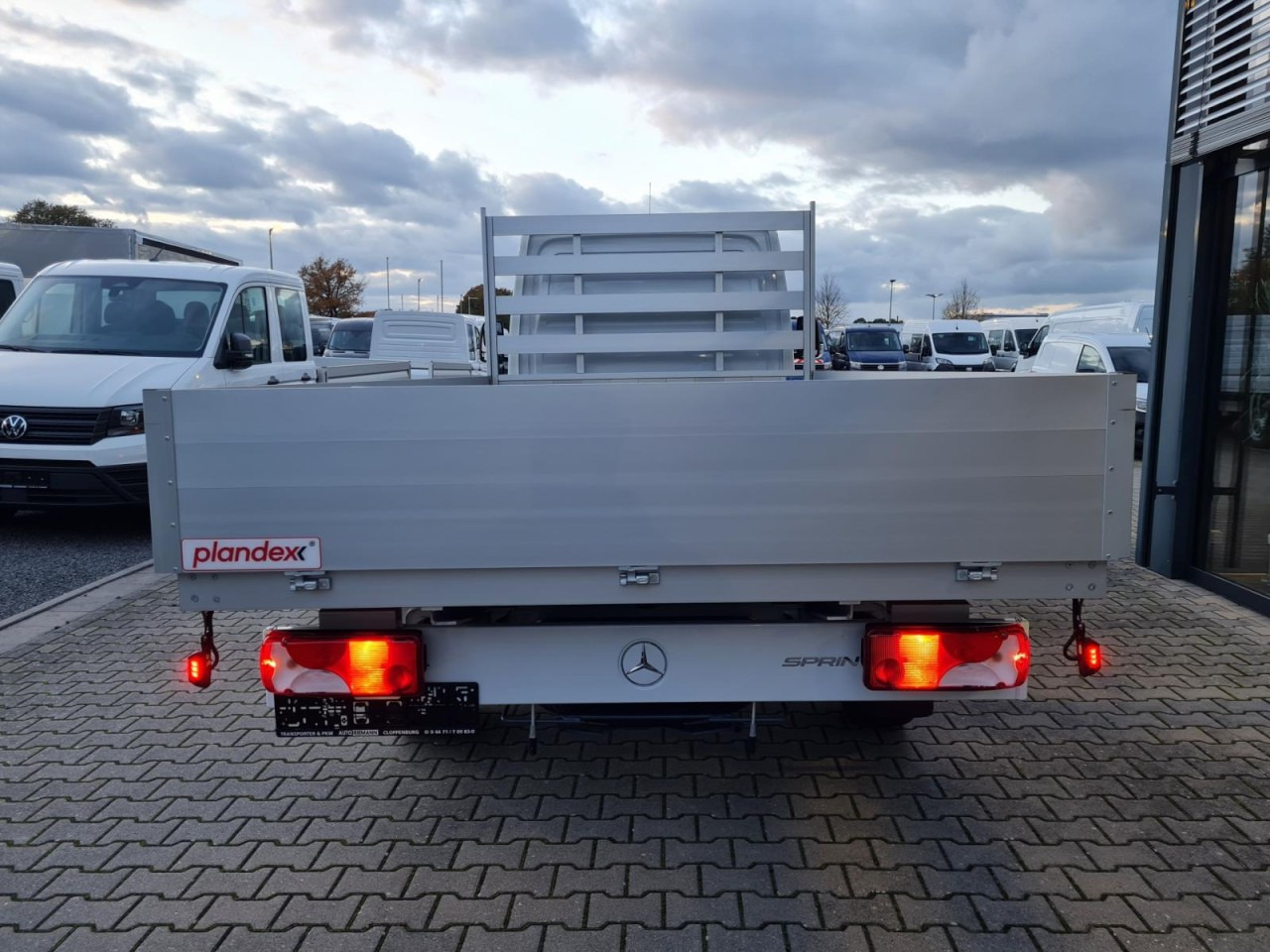 Mercedes-Benz Sprinter 317 CDI Pritsche L3 lang RWD KLIMA TEMPOMAT - Bortinis automobilis: foto 5 Mercedes-Benz Sprinter 317 CDI Pritsche L3 lang RWD KLIMA TEMPOMAT - Bortinis automobilis: foto 5