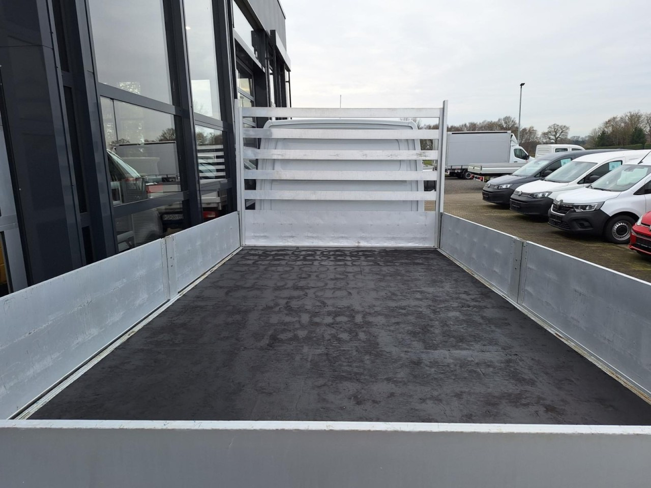 Mercedes-Benz Sprinter 317 CDI Pritsche L4 RWD AHK KLIMA TEMPOMAT - Bortinis automobilis: foto 3 Mercedes-Benz Sprinter 317 CDI Pritsche L4 RWD AHK KLIMA TEMPOMAT - Bortinis automobilis: foto 3