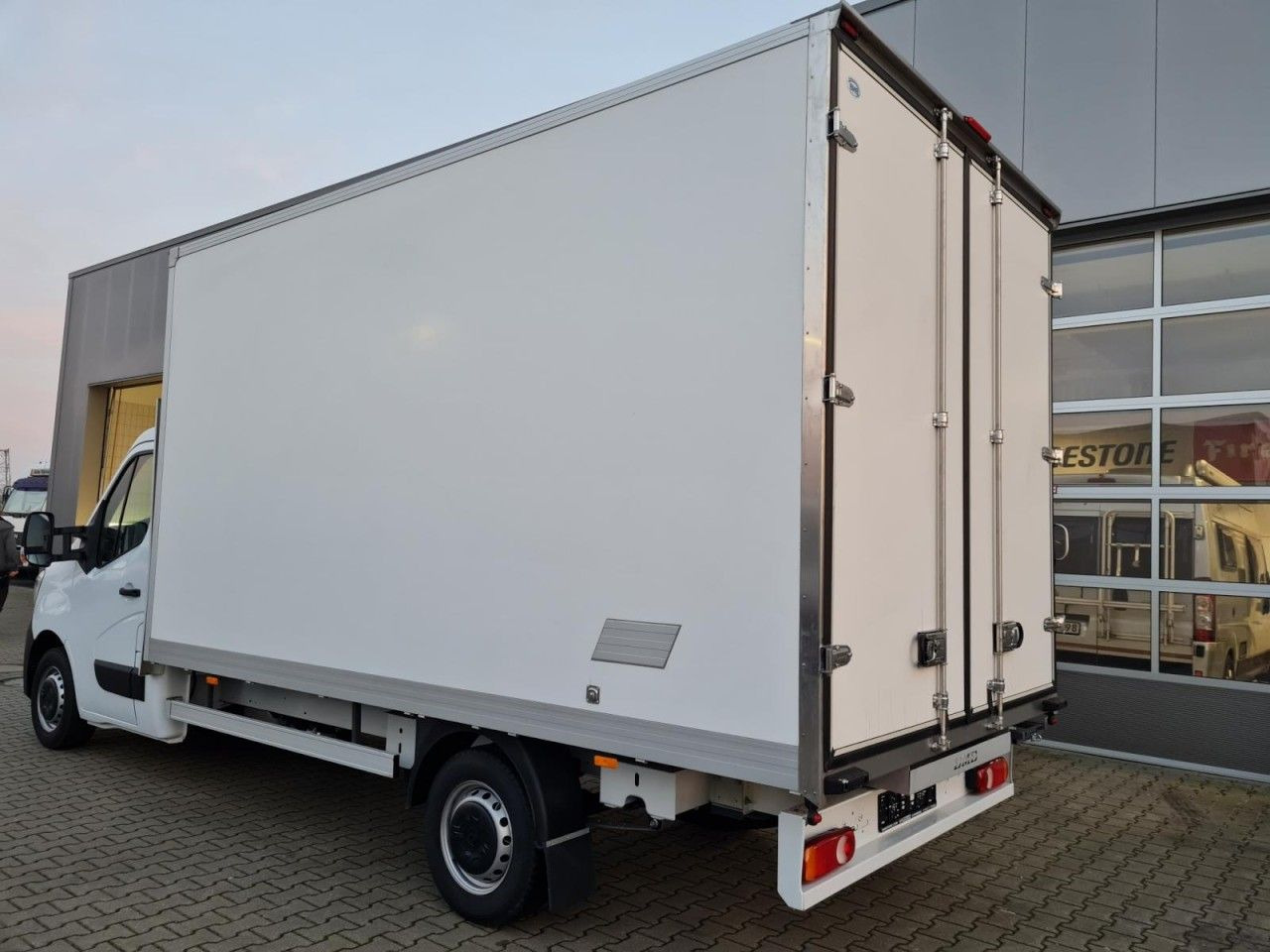 Renault Master 3.5t Möbel Koffer KLIMA LUFTFEDERUNG TEMP - Furgonas su krovinių dėže: foto 5 Renault Master 3.5t Möbel Koffer KLIMA LUFTFEDERUNG TEMP - Furgonas su krovinių dėže: foto 5