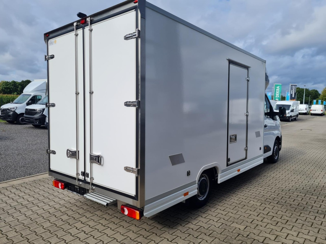 Renault Master New 35 Tiefrahmen Koffer dCi 170 KAMERA - Furgonas su krovinių dėže: foto 4 Renault Master New 35 Tiefrahmen Koffer dCi 170 KAMERA - Furgonas su krovinių dėže: foto 4