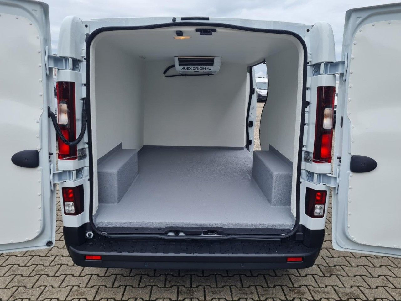 Renault Trafic Kühlkasten 3.0t L2 KLIMA LED NAVI_APP TEM - Furgonas šaldytuvas: foto 5 Renault Trafic Kühlkasten 3.0t L2 KLIMA LED NAVI_APP TEM - Furgonas šaldytuvas: foto 5