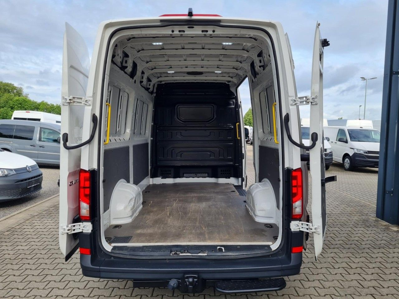 Volkswagen Crafter 35 Kasten TDI MR KLIMA KAMERA AUTOMATIK - Krovininis mikroautobusas: foto 5 Volkswagen Crafter 35 Kasten TDI MR KLIMA KAMERA AUTOMATIK - Krovininis mikroautobusas: foto 5