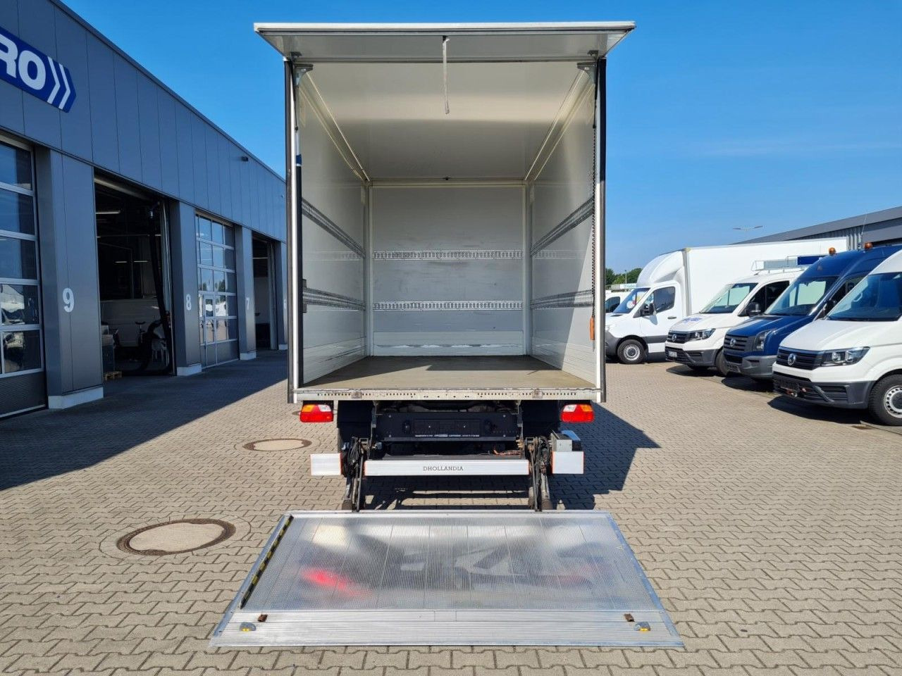 Volkswagen Crafter 50 Koffer hoch 2.0 TDI LBW KLIMA KAMERA - Furgonas su krovinių dėže: foto 5 Volkswagen Crafter 50 Koffer hoch 2.0 TDI LBW KLIMA KAMERA - Furgonas su krovinių dėže: foto 5