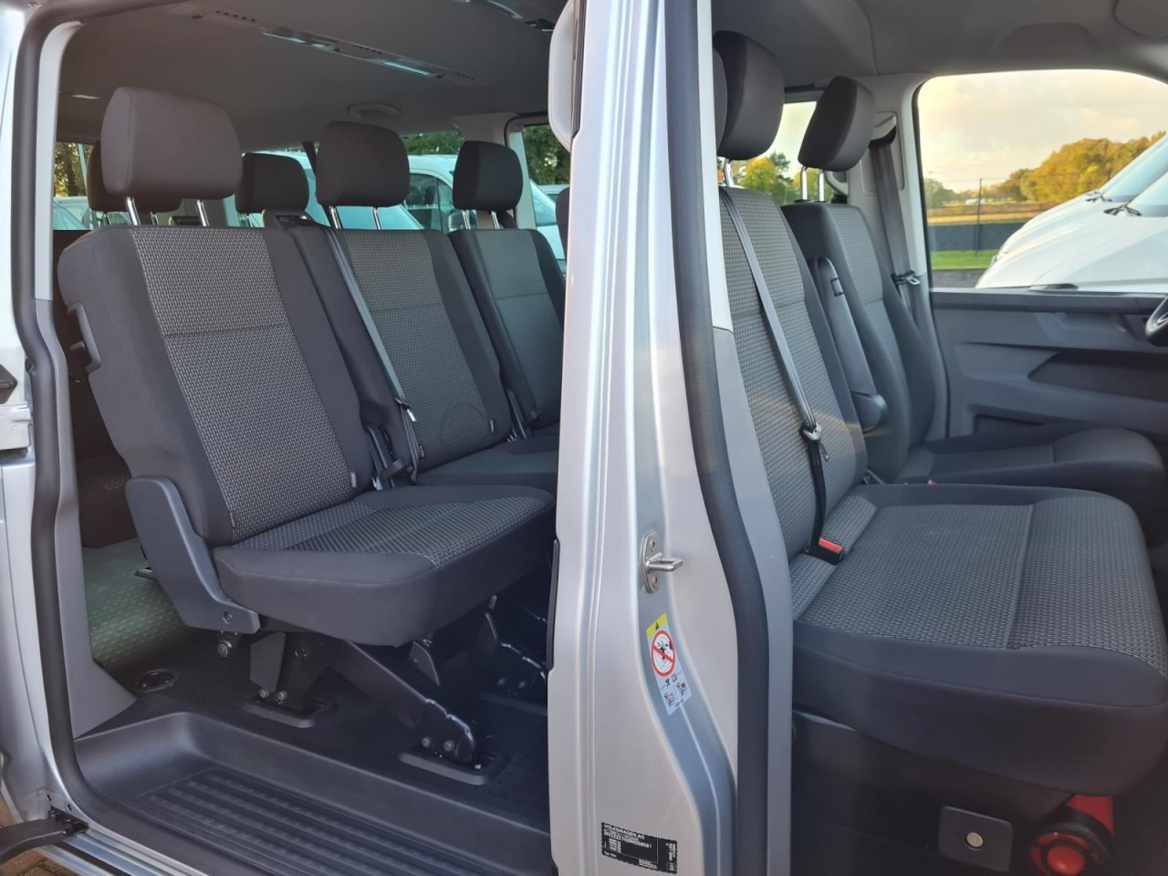 Volkswagen T6.1 Caravelle TDI lang 9 Sitzer 2 Schiebetüren Trendl. - Mikroautobusas, Keleivinis furgonas: foto 4 Volkswagen T6.1 Caravelle TDI lang 9 Sitzer 2 Schiebetüren Trendl. - Mikroautobusas, Keleivinis furgonas: foto 4