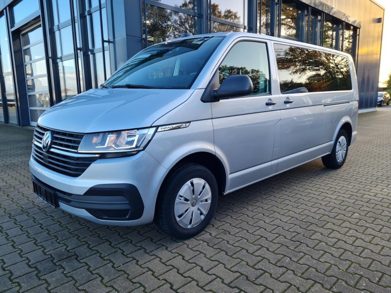 Volkswagen T6.1 Caravelle TDI lang 9 Sitzer 2 Schiebetüren Trendl. - Mikroautobusas, Keleivinis furgonas: foto 1 Volkswagen T6.1 Caravelle TDI lang 9 Sitzer 2 Schiebetüren Trendl. - Mikroautobusas, Keleivinis furgonas: foto 1