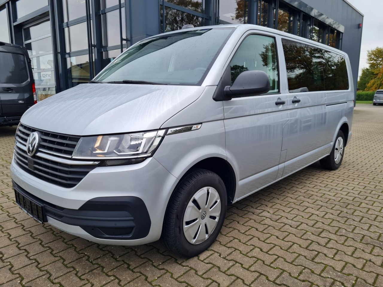 Volkswagen T6.1 Caravelle TDI lang 9 Sitzer 2 Schiebetüren Trendl. - Mikroautobusas, Keleivinis furgonas: foto 1 Volkswagen T6.1 Caravelle TDI lang 9 Sitzer 2 Schiebetüren Trendl. - Mikroautobusas, Keleivinis furgonas: foto 1