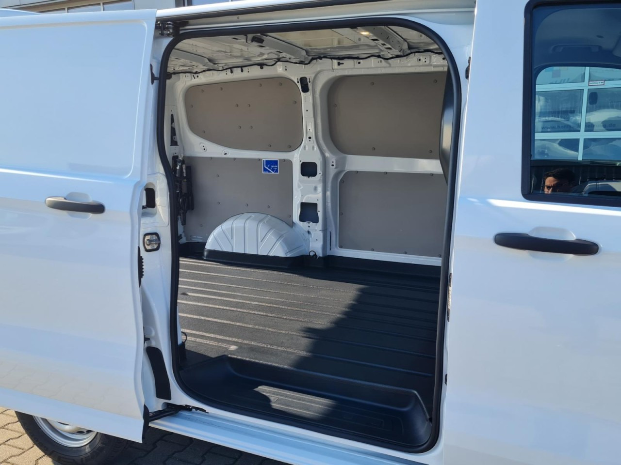 Volkswagen T7 Transporter Kasten TDi L1 Heckklappe KLIMA PDC - Mažas furgonas: foto 4 Volkswagen T7 Transporter Kasten TDi L1 Heckklappe KLIMA PDC - Mažas furgonas: foto 4