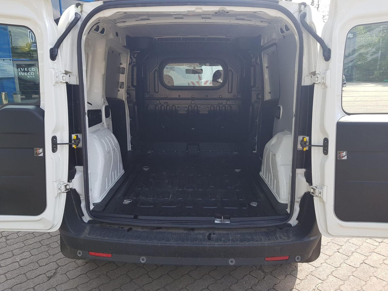Fiat Doblo Kastenwagen SX 1.3 Klima, Radio mit Nav... - Keleivinis furgonas: foto 5 Fiat Doblo Kastenwagen SX 1.3 Klima, Radio mit Nav... - Keleivinis furgonas: foto 5
