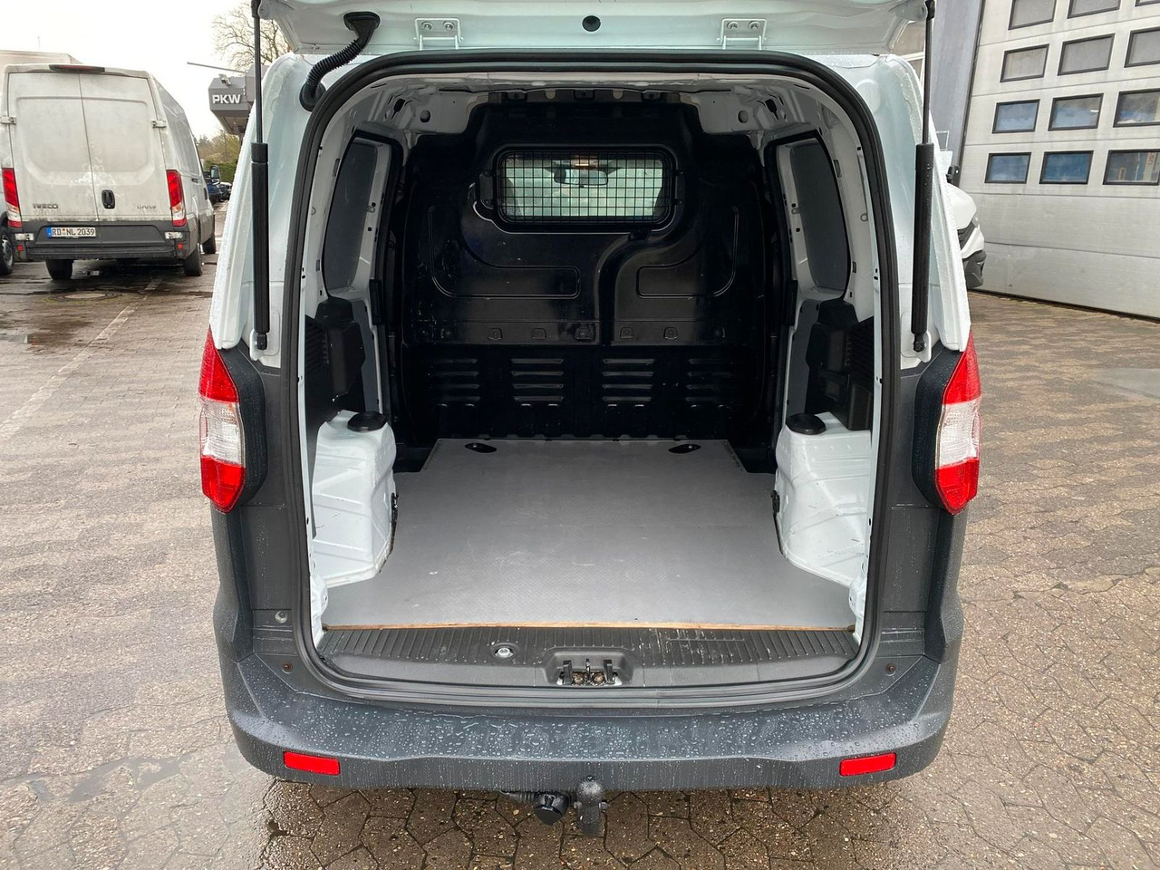 Ford Transit Courier 1.0 Trend Klima,AHK+Rückfahrk... - Keleivinis furgonas: foto 5 Ford Transit Courier 1.0 Trend Klima,AHK+Rückfahrk... - Keleivinis furgonas: foto 5