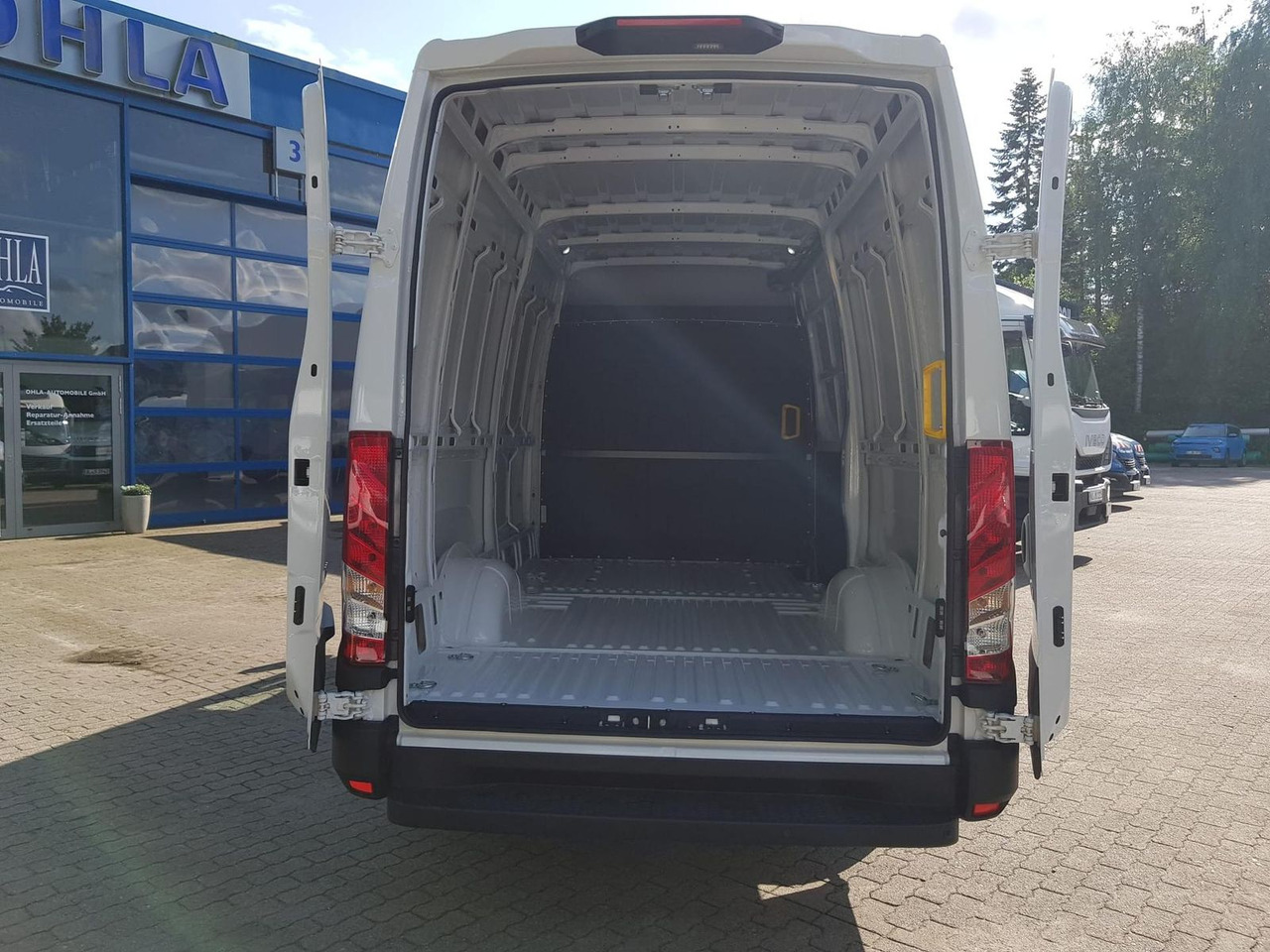 Iveco Daily 35S14A8 V Y mit Rückfahrkamera und Radi... - Krovininis mikroautobusas: foto 5 Iveco Daily 35S14A8 V Y mit Rückfahrkamera und Radi... - Krovininis mikroautobusas: foto 5