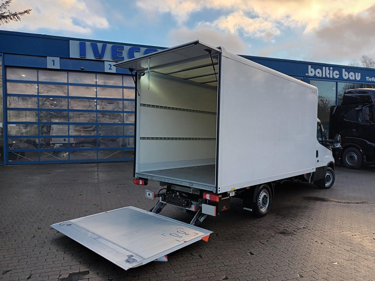 Iveco Daily 35S16HA8 Koffer LBW - ab 0% Finanzieren - Furgonas su krovinių dėže: foto 4 Iveco Daily 35S16HA8 Koffer LBW - ab 0% Finanzieren - Furgonas su krovinių dėže: foto 4
