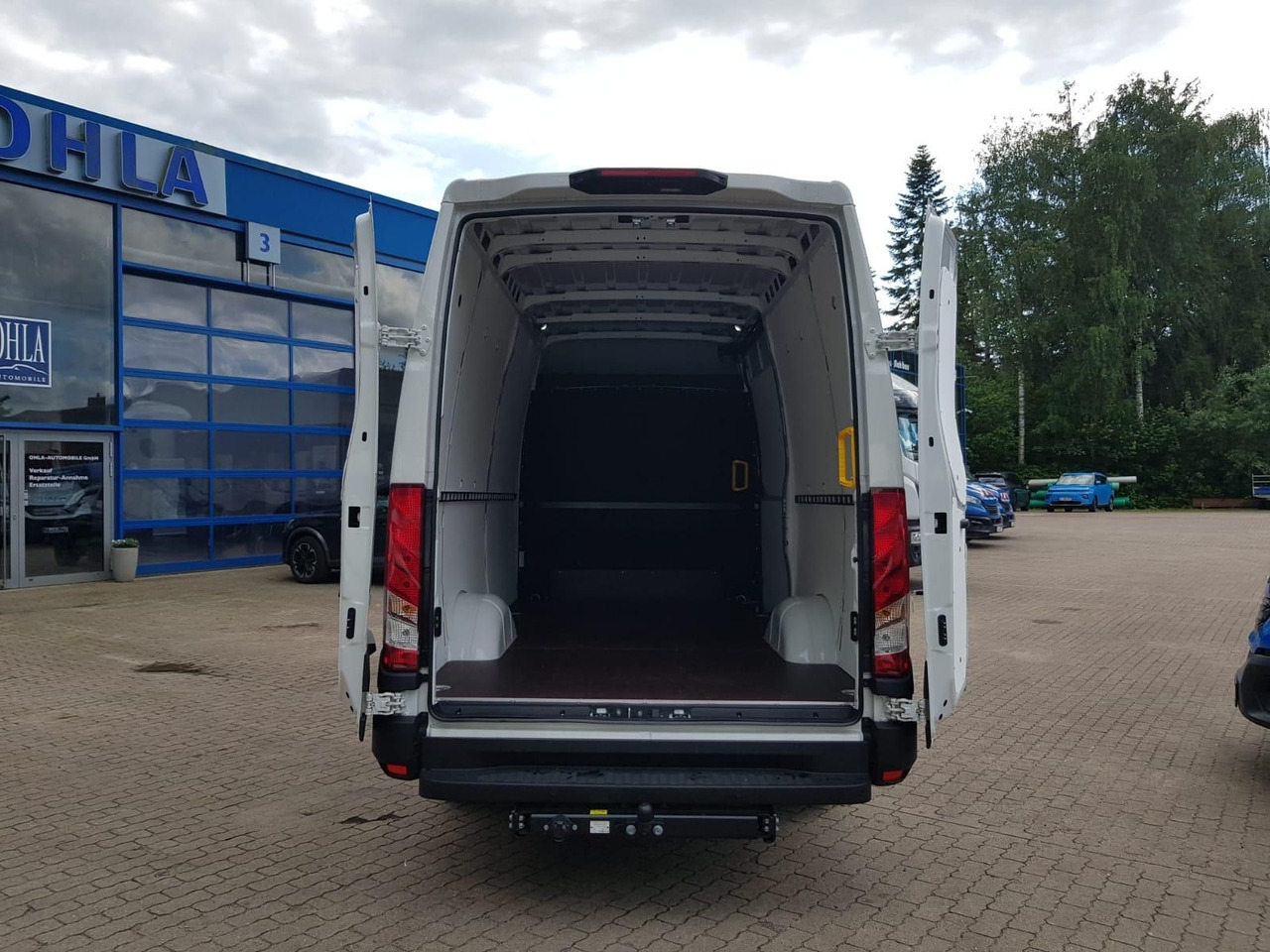 Iveco Daily 35S18HA8 V 3520L mit AHK, Rückfahrkamer... - Krovininis mikroautobusas: foto 5 Iveco Daily 35S18HA8 V 3520L mit AHK, Rückfahrkamer... - Krovininis mikroautobusas: foto 5