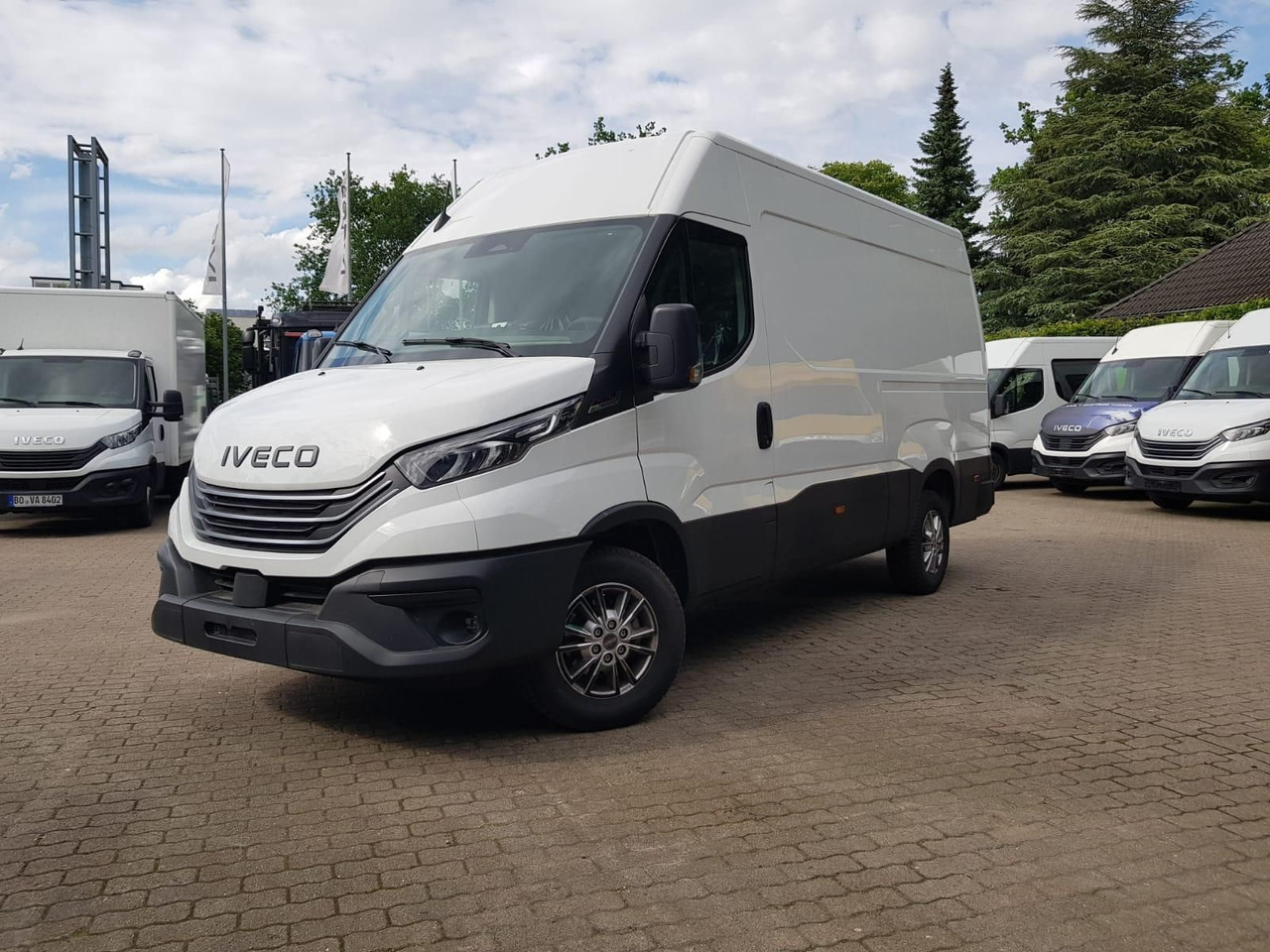 Iveco Daily 35S18HA8 V 3520L mit AHK, Rückfahrkamer... - Krovininis mikroautobusas: foto 1 Iveco Daily 35S18HA8 V 3520L mit AHK, Rückfahrkamer... - Krovininis mikroautobusas: foto 1