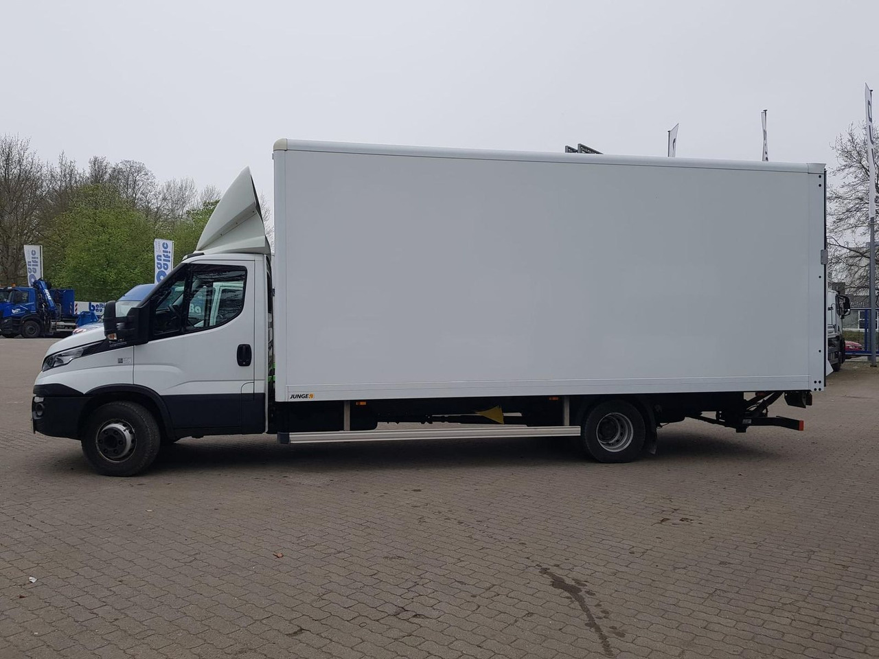 Iveco Daily 70C18HA8/P Koffer, Luftfederung, Kamera... - Furgonas su krovinių dėže: foto 3 Iveco Daily 70C18HA8/P Koffer, Luftfederung, Kamera... - Furgonas su krovinių dėže: foto 3