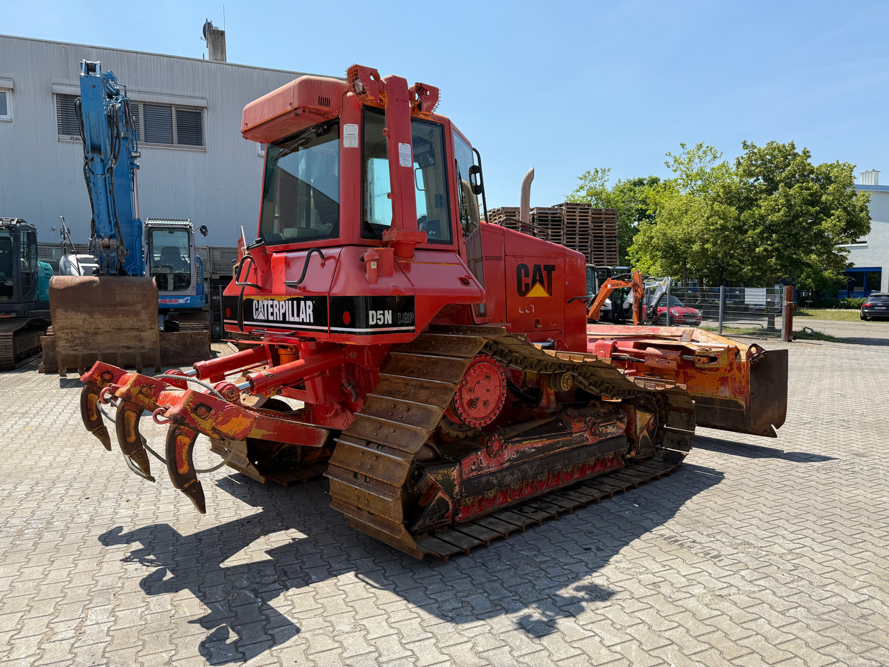 CATERPILLAR D5N FTC LGP Raupe mit 6-Wege + Heckaufreißer - Buldozeris: foto 4 CATERPILLAR D5N FTC LGP Raupe mit 6-Wege + Heckaufreißer - Buldozeris: foto 4