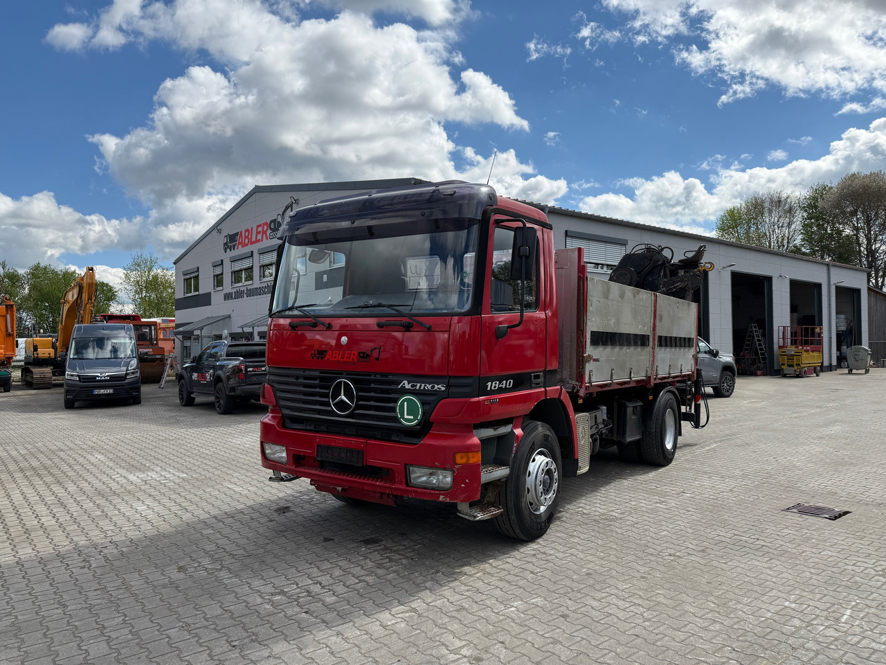 Mercedes-Benz 1840 Actros 2-Seiten-Kipper mit Kran Hiab 125-3 mit Funk - Platforminis/ Bortinis sunkvežimis, Sunkvežimis su kranu: foto 2 Mercedes-Benz 1840 Actros 2-Seiten-Kipper mit Kran Hiab 125-3 mit Funk - Platforminis/ Bortinis sunkvežimis, Sunkvežimis su kranu: foto 2