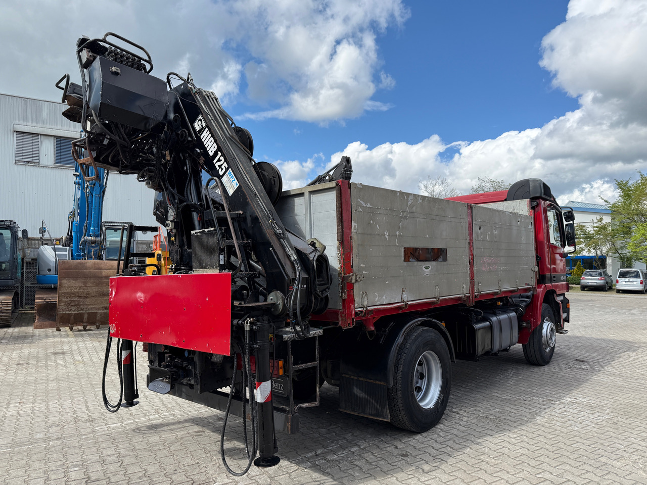 Mercedes-Benz 1840 Actros 2-Seiten-Kipper mit Kran Hiab 125-3 mit Funk - Platforminis/ Bortinis sunkvežimis, Sunkvežimis su kranu: foto 4 Mercedes-Benz 1840 Actros 2-Seiten-Kipper mit Kran Hiab 125-3 mit Funk - Platforminis/ Bortinis sunkvežimis, Sunkvežimis su kranu: foto 4