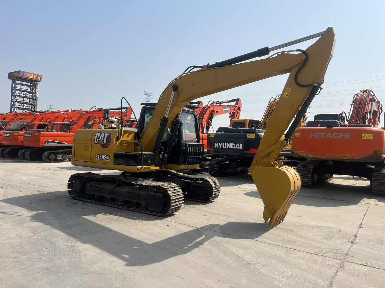 Caterpillar 313D2 - Vikšrinis ekskavatorius: foto 5 Caterpillar 313D2 - Vikšrinis ekskavatorius: foto 5