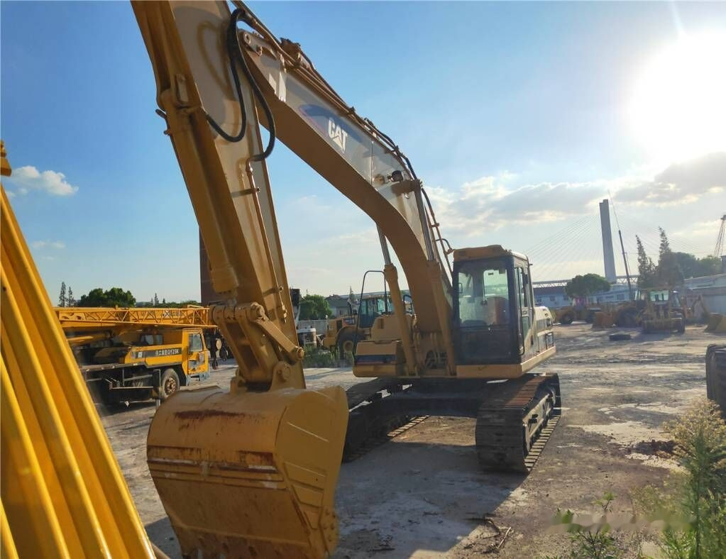 Caterpillar 325 BL - Vikšrinis ekskavatorius: foto 1 Caterpillar 325 BL - Vikšrinis ekskavatorius: foto 1