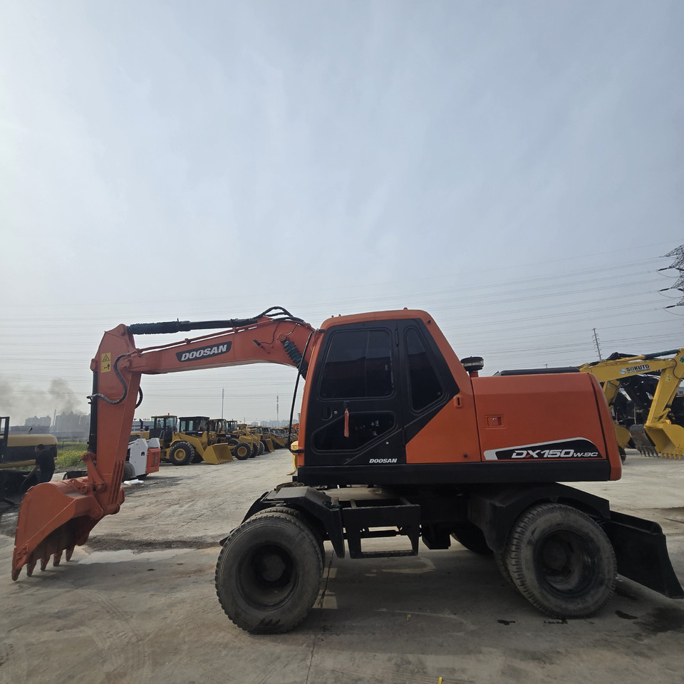 DOOSAN DX150W - Ratinis ekskavatorius: foto 2 DOOSAN DX150W - Ratinis ekskavatorius: foto 2