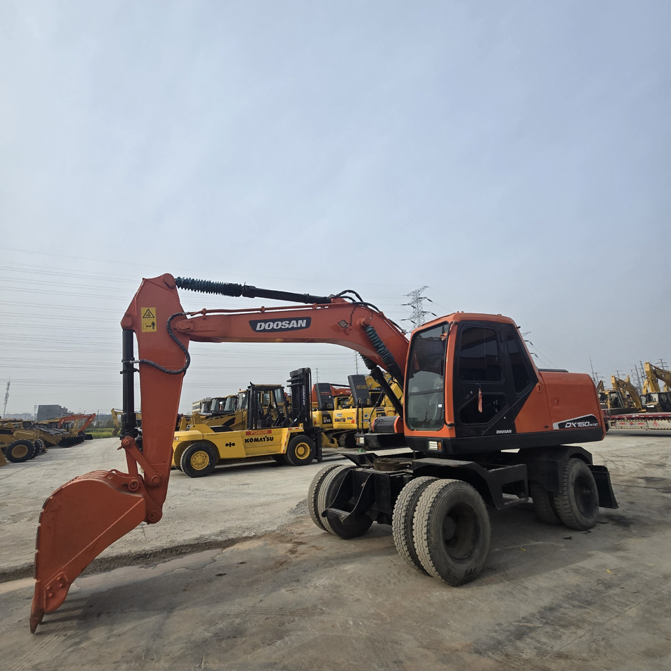 DOOSAN DX150W - Ratinis ekskavatorius: foto 3 DOOSAN DX150W - Ratinis ekskavatorius: foto 3