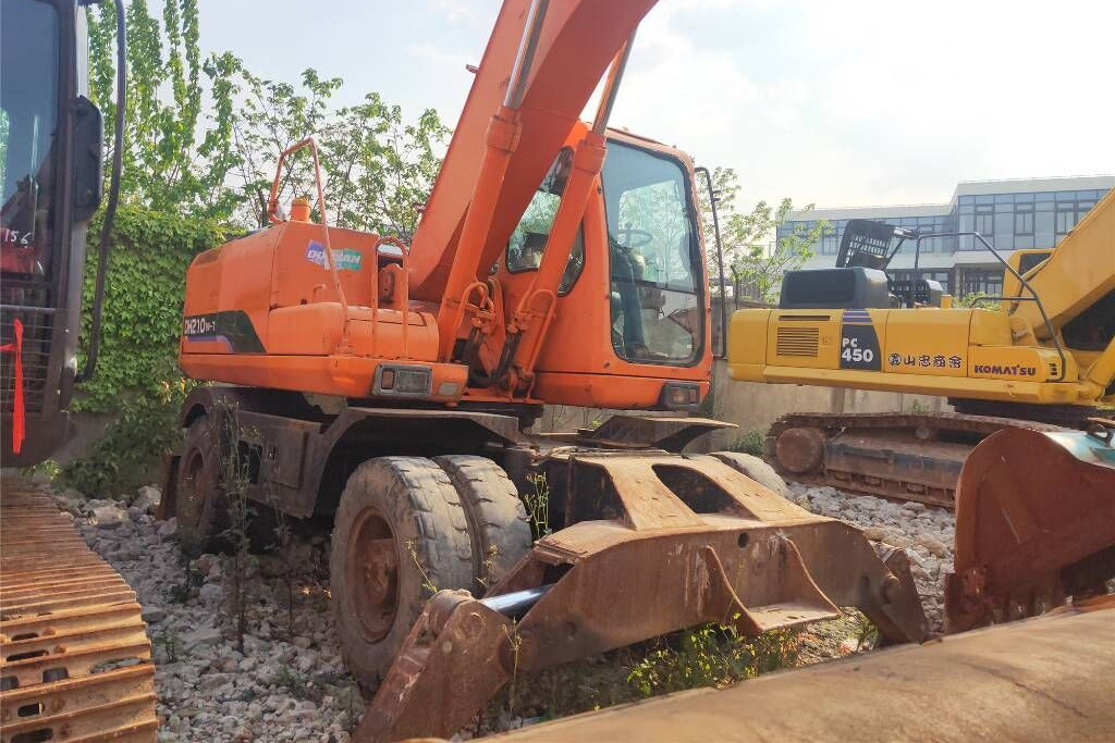 Doosan DH 210 W-7 - Ratinis ekskavatorius: foto 2 Doosan DH 210 W-7 - Ratinis ekskavatorius: foto 2