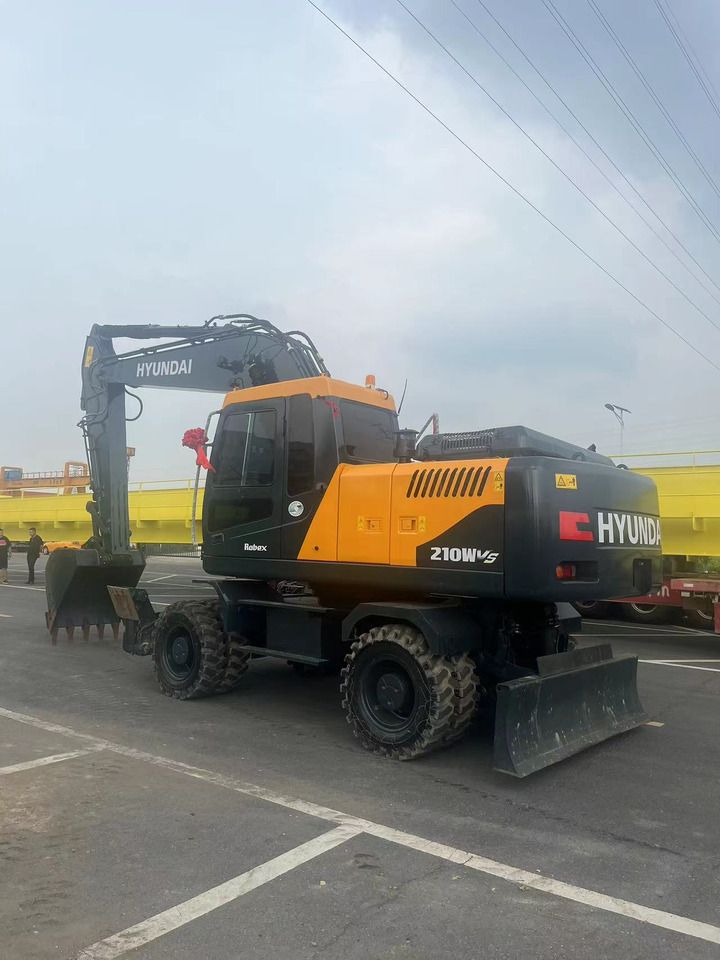 HYUNDAI R210W - Ratinis ekskavatorius: foto 1 HYUNDAI R210W - Ratinis ekskavatorius: foto 1