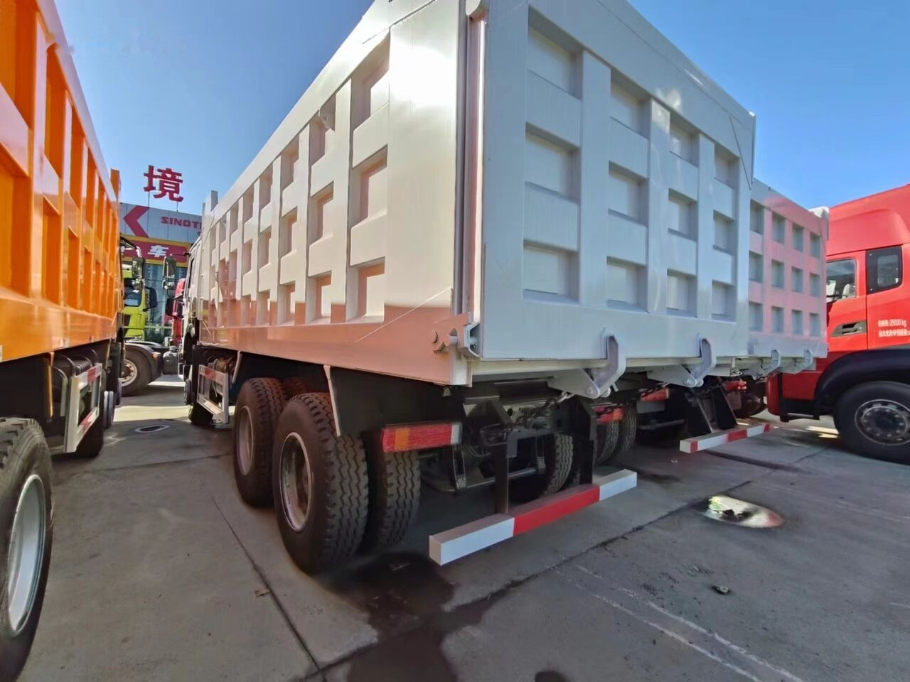 Howo New - Savivartis sunkvežimis: foto 2 Howo New - Savivartis sunkvežimis: foto 2