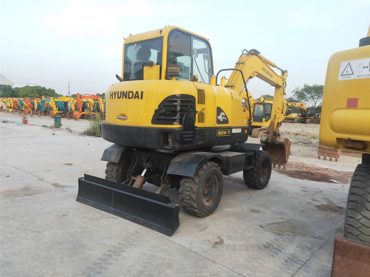 Hyundai R60W-7 - Ratinis ekskavatorius: foto 1 Hyundai R60W-7 - Ratinis ekskavatorius: foto 1