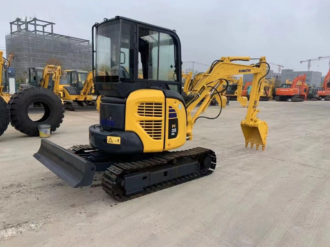 Komatsu Quasi-New PC35MR - Mini ekskavatorius: foto 1 Komatsu Quasi-New PC35MR - Mini ekskavatorius: foto 1