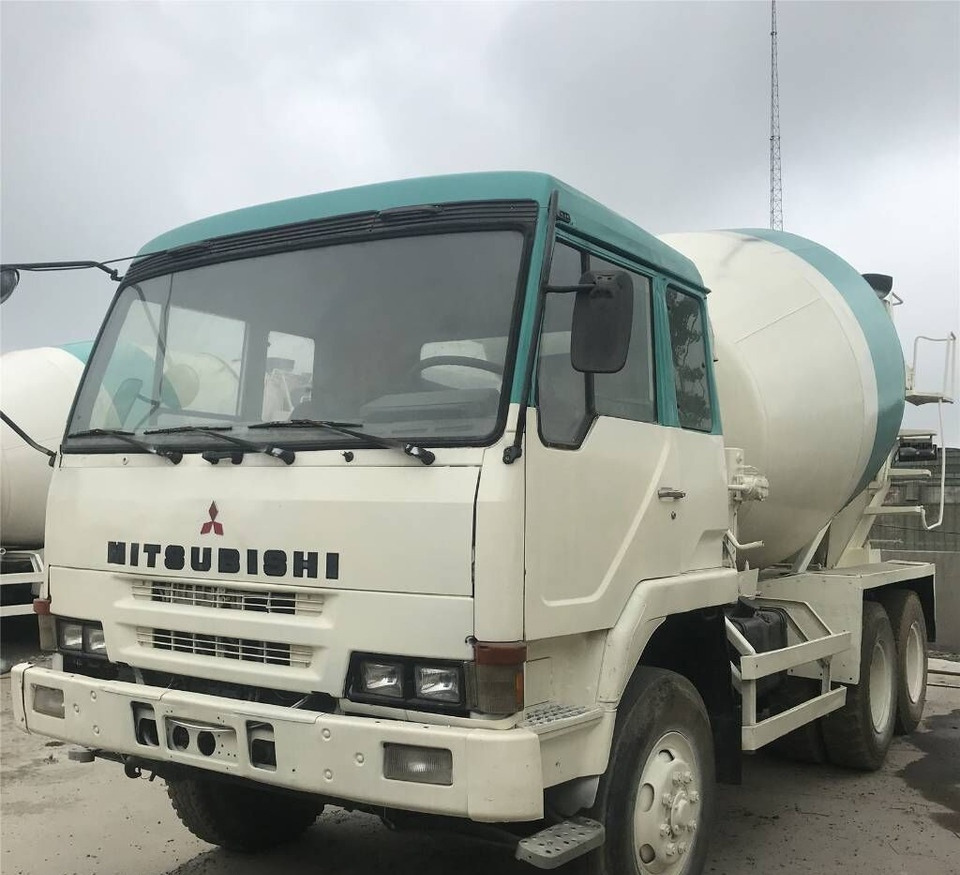 Mitsubishi FV415J - Betonvežis: foto 1 Mitsubishi FV415J - Betonvežis: foto 1