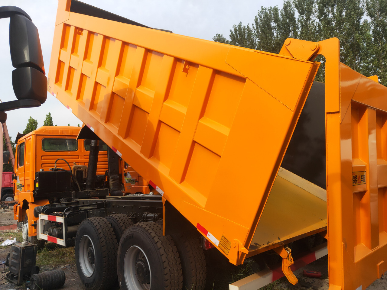 Shacman F3000 6*4 Dump truck - Savivartis sunkvežimis: foto 3 Shacman F3000 6*4 Dump truck - Savivartis sunkvežimis: foto 3