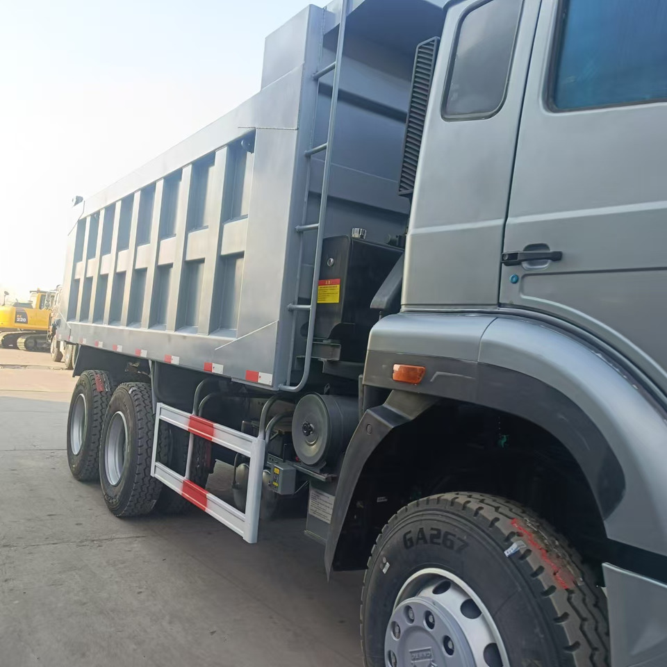 Sinotruk HOHAN 6*4 Dump truck - Savivartis sunkvežimis: foto 3 Sinotruk HOHAN 6*4 Dump truck - Savivartis sunkvežimis: foto 3