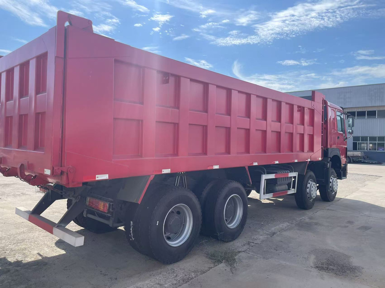 Sinotruk HOWO 371 8*4 Dump truck - Savivartis sunkvežimis: foto 2 Sinotruk HOWO 371 8*4 Dump truck - Savivartis sunkvežimis: foto 2