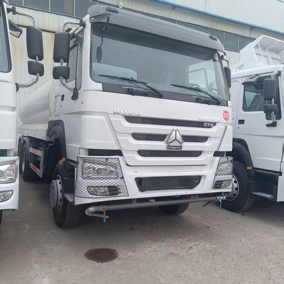 Sinotruk HOWO 375 6*4 Sprinkler - Aukšto slėgio plovykla: foto 4 Sinotruk HOWO 375 6*4 Sprinkler - Aukšto slėgio plovykla: foto 4