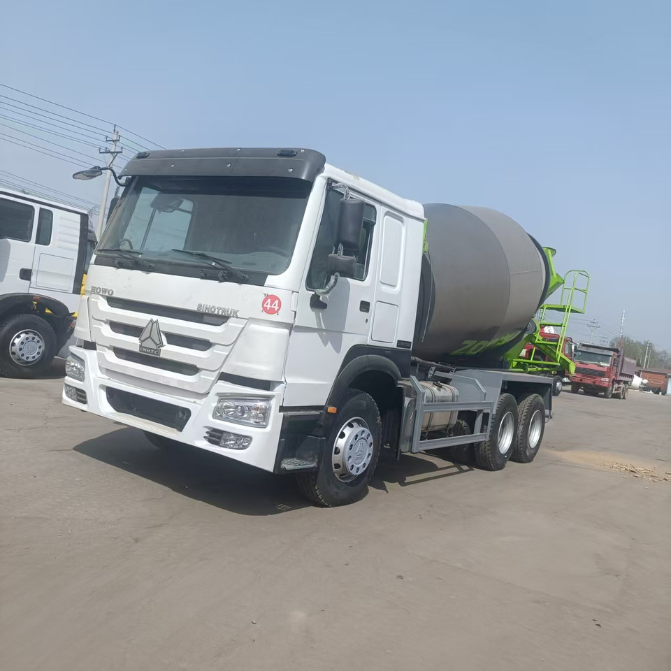 Sinotruk HOWO 6*4 Concrete mixer truck - Betonvežis: foto 1 Sinotruk HOWO 6*4 Concrete mixer truck - Betonvežis: foto 1