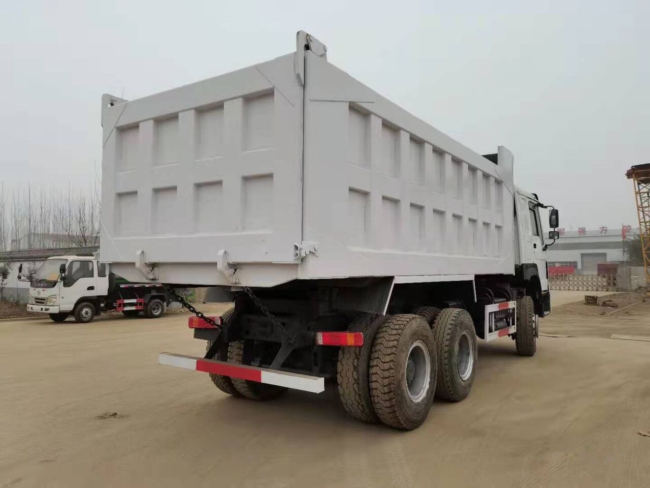 Sinotruk HOWO 6*4 Dump truck - Savivartis sunkvežimis: foto 2 Sinotruk HOWO 6*4 Dump truck - Savivartis sunkvežimis: foto 2