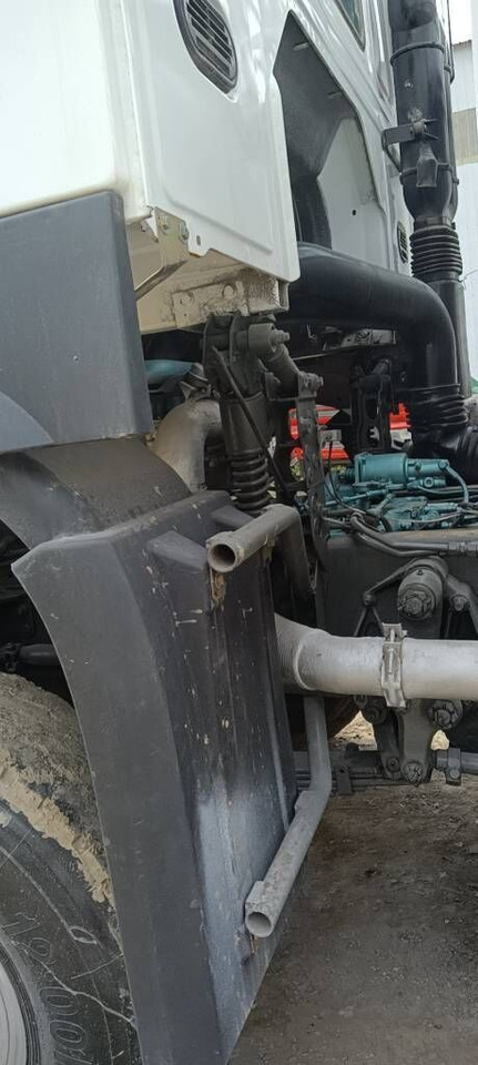 Sinotruk HOWO 6*4 sprinkler - Asenizatorius: foto 3 Sinotruk HOWO 6*4 sprinkler - Asenizatorius: foto 3