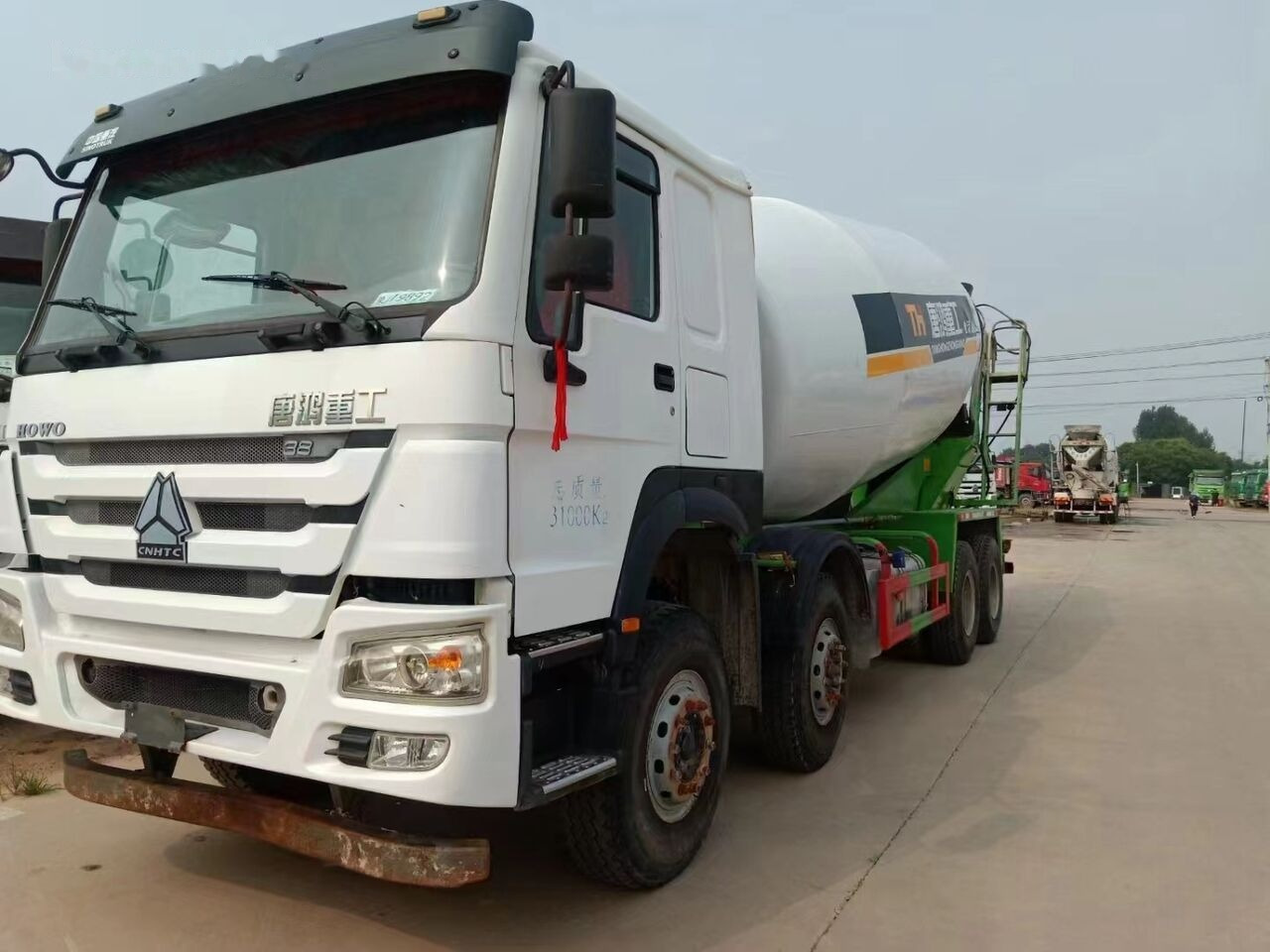 Sinotruk HOWO 8*4 Concrete mixer truck - Betonvežis: foto 1 Sinotruk HOWO 8*4 Concrete mixer truck - Betonvežis: foto 1