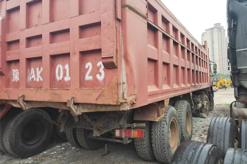 Sinotruk Howo - Savivartis sunkvežimis: foto 2 Sinotruk Howo - Savivartis sunkvežimis: foto 2