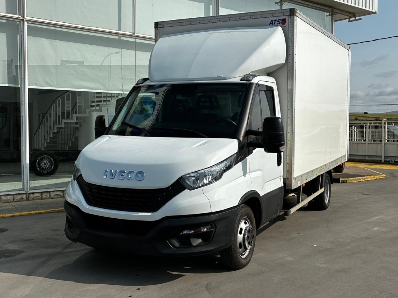 Caja cerrada IVECO 35C16 20m3 - Furgonas su krovinių dėže: foto 1 Caja cerrada IVECO 35C16 20m3 - Furgonas su krovinių dėže: foto 1